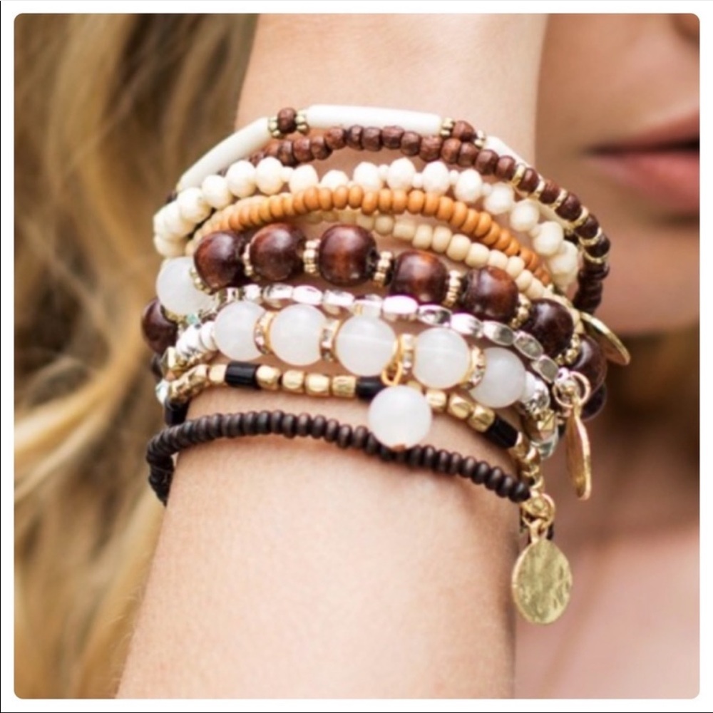 NWT LAYERED BRACELET SET